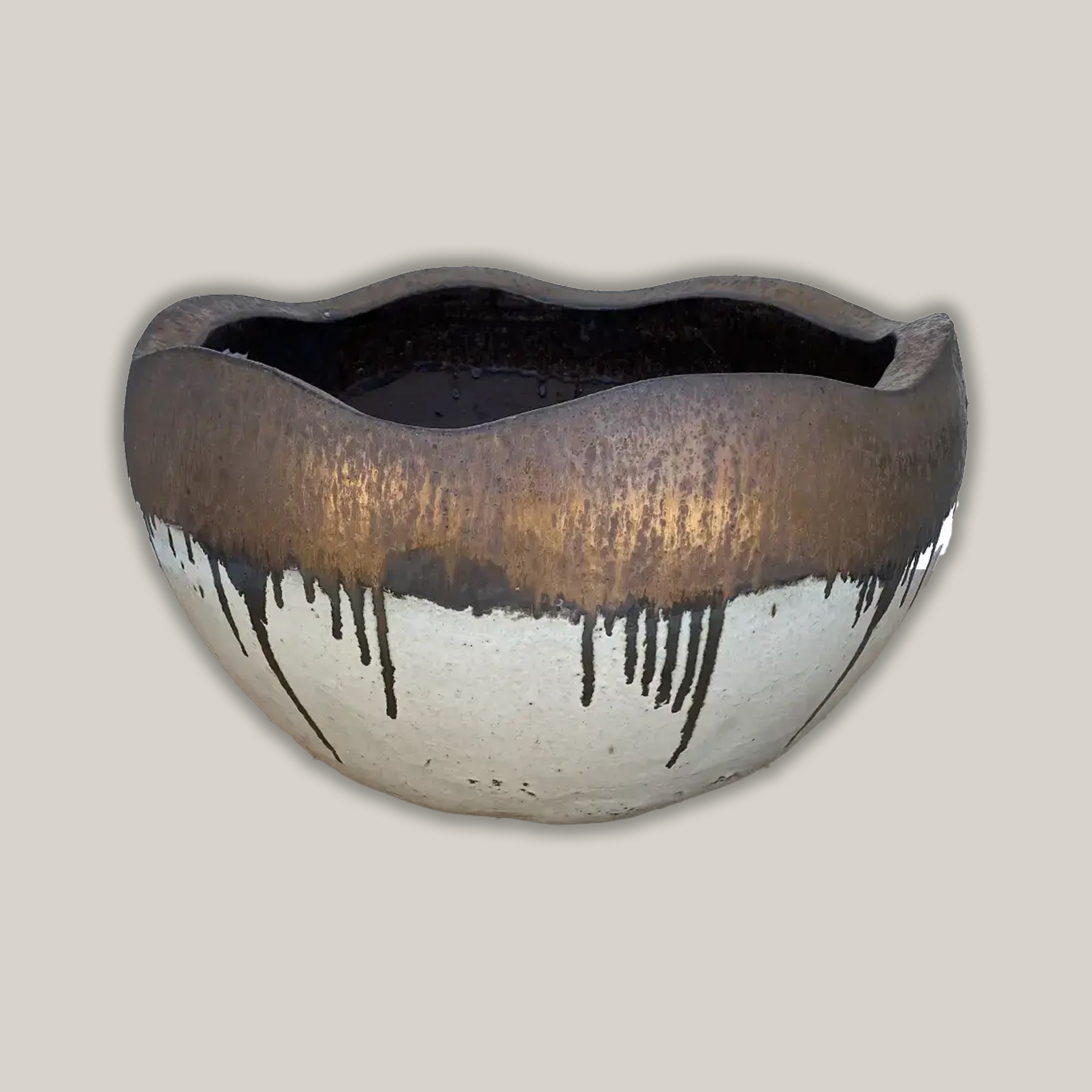 8141S71 - Heavy Metal/White Dragon Wavy Rim Low Bowl