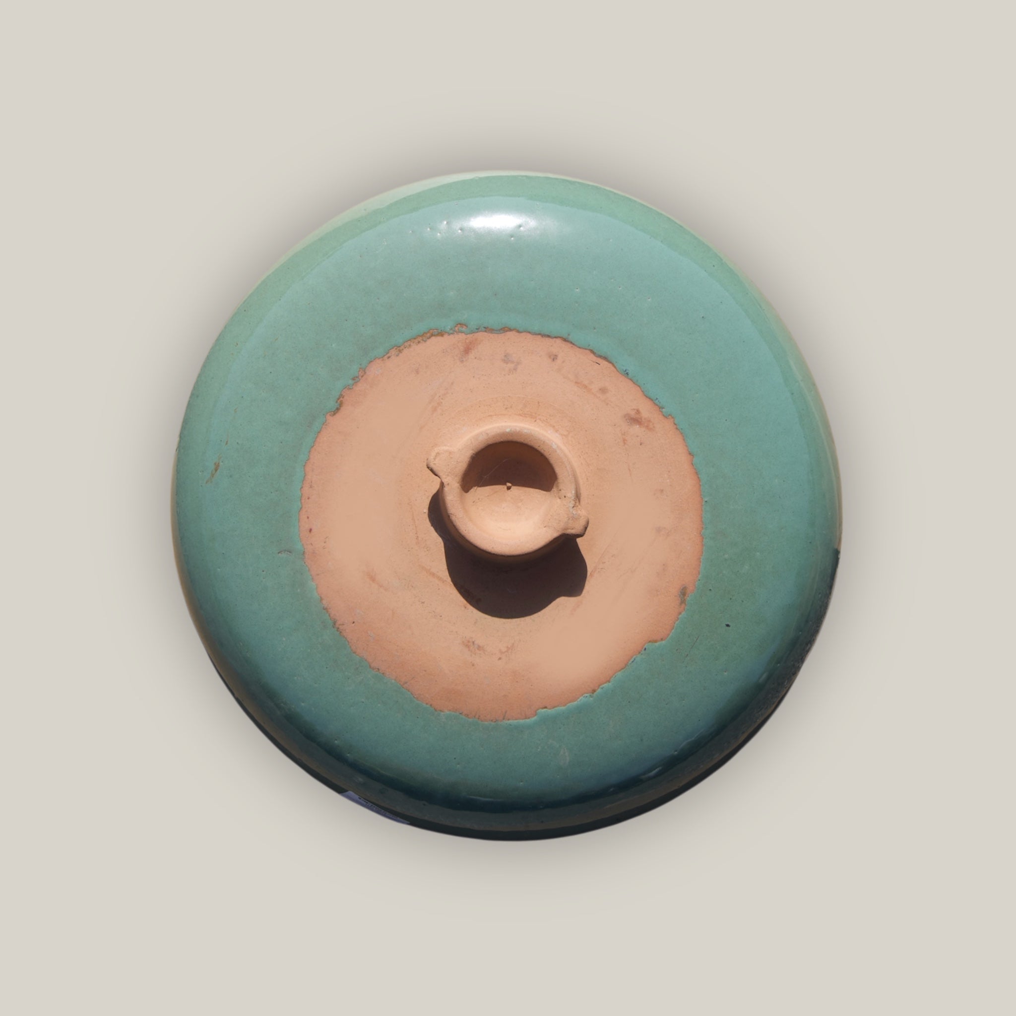 3106L16 - Ceramic Bird Bath - Green Cream Top & Black Stand