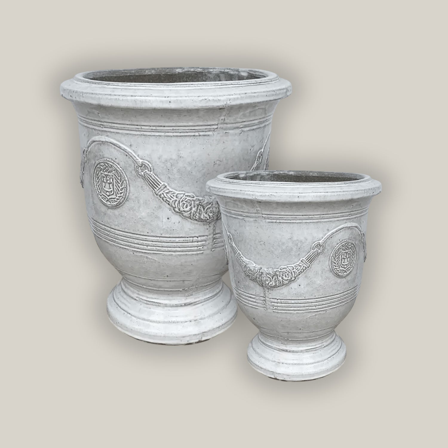 3017L99 - Medallion Ceramic Urn Planter
