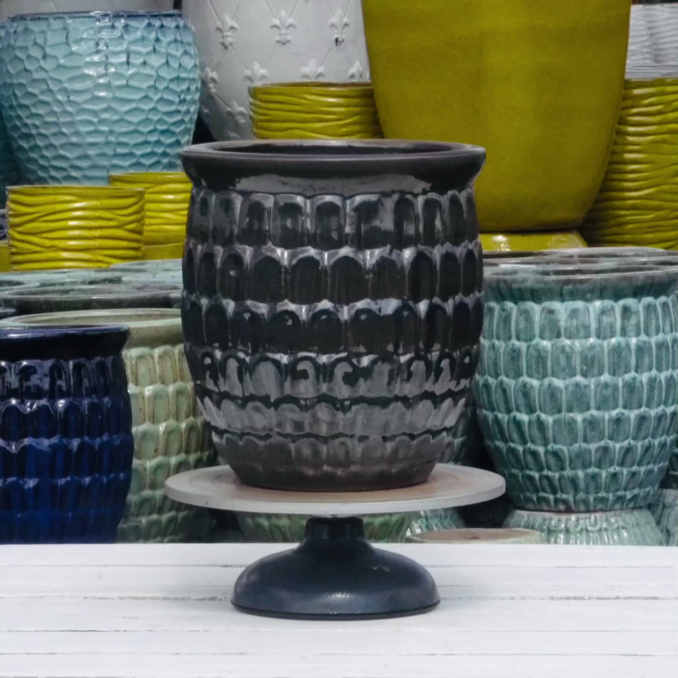 6051H34 - Glossy Black Dragon Scale Pot