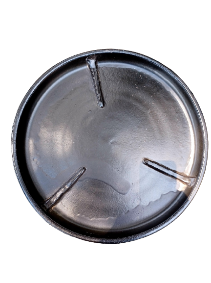 Matte Black Round Plant Saucer with Riser - Ten Thousand Pots