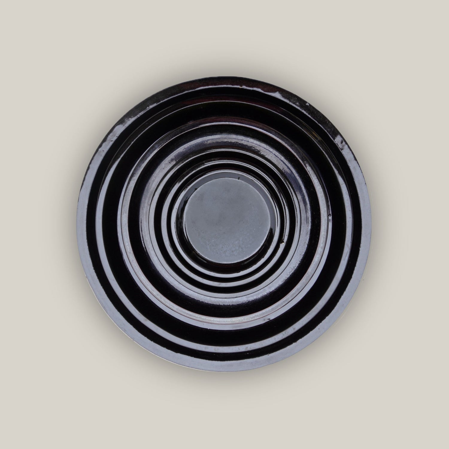 Round shiny black plant saucer made from ecofriendly clay