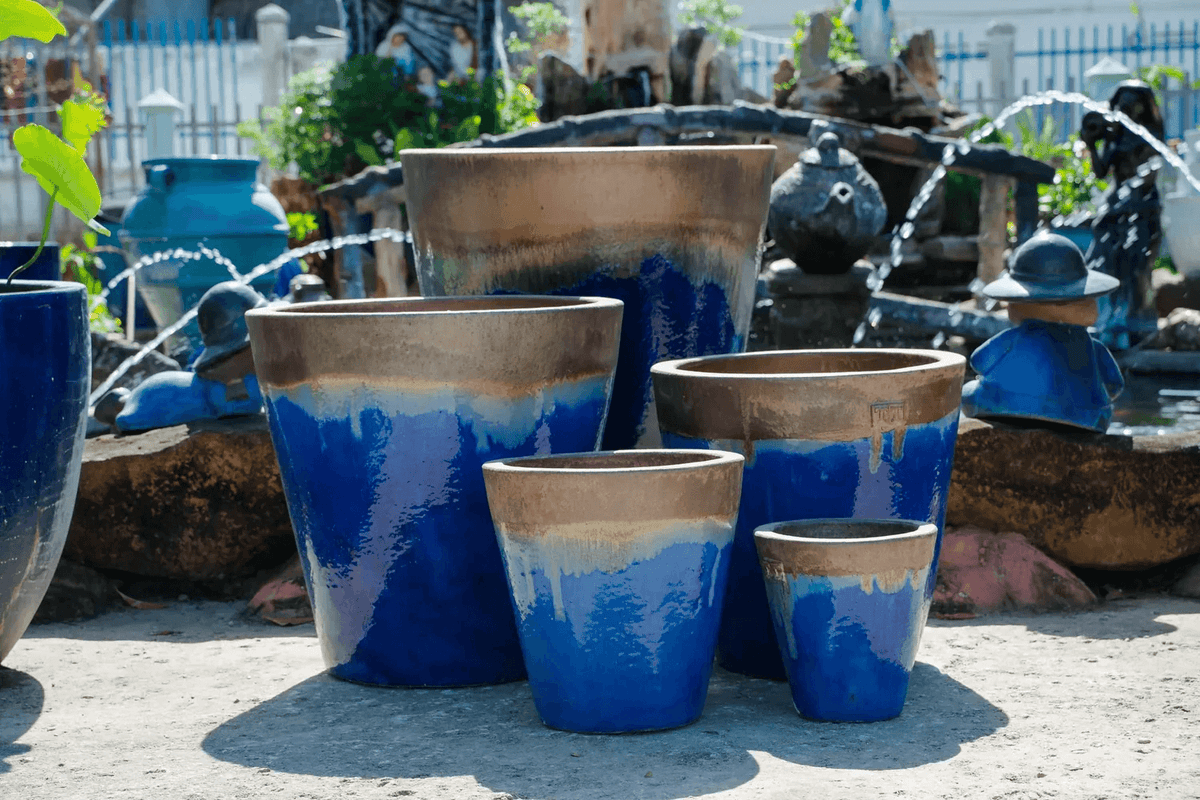Large dual-tone plant pots perfect for festive holiday decor