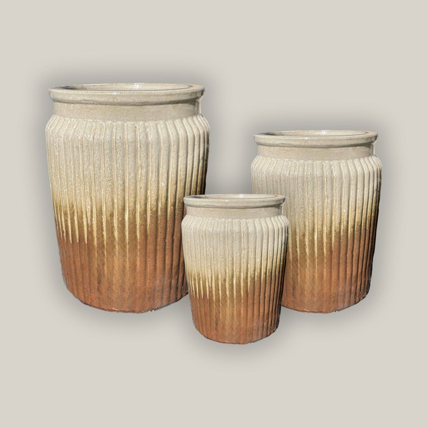 Two toned ceramic planters with lined texture
