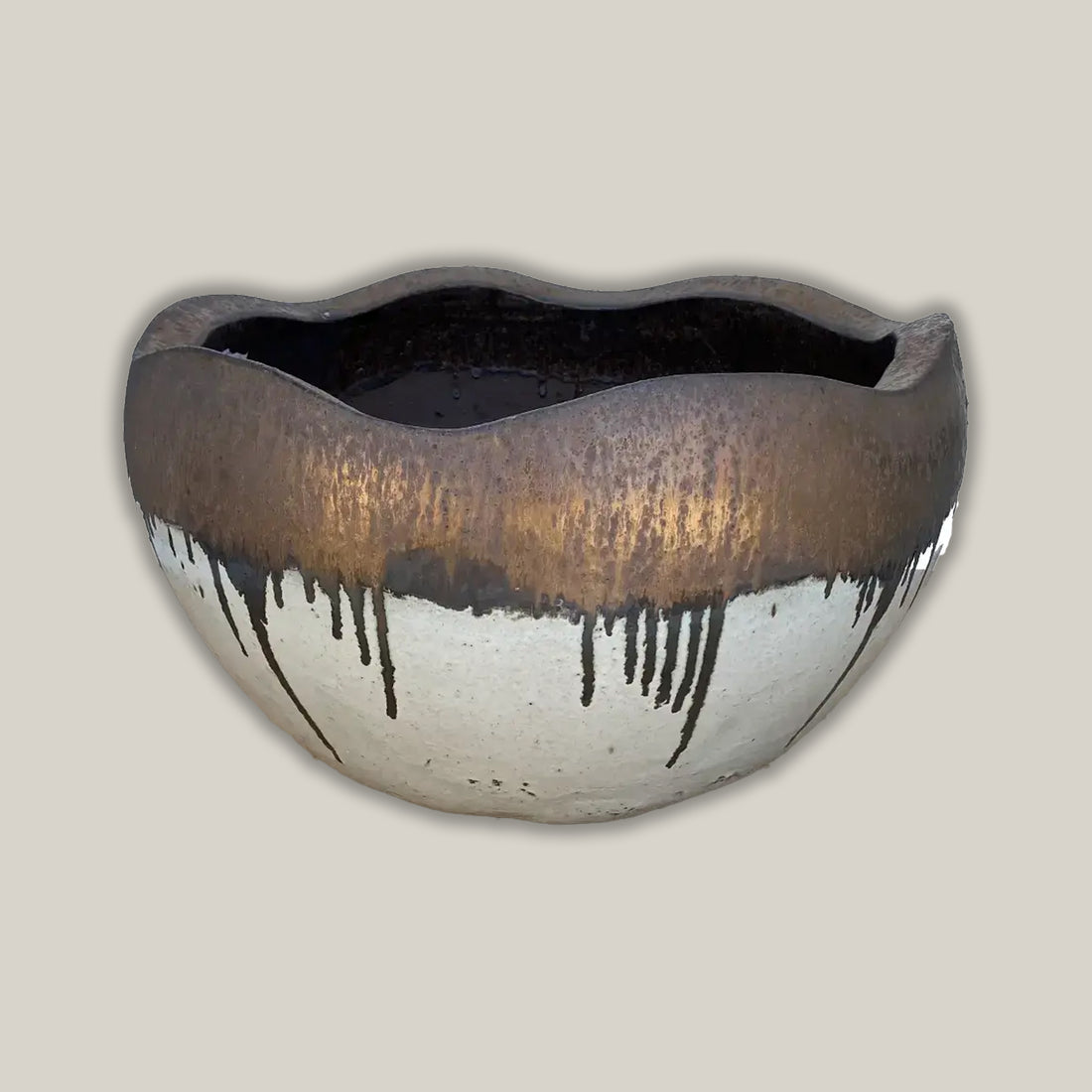 8141S71 - Heavy Metal/White Dragon Wavy Rim Low Bowl