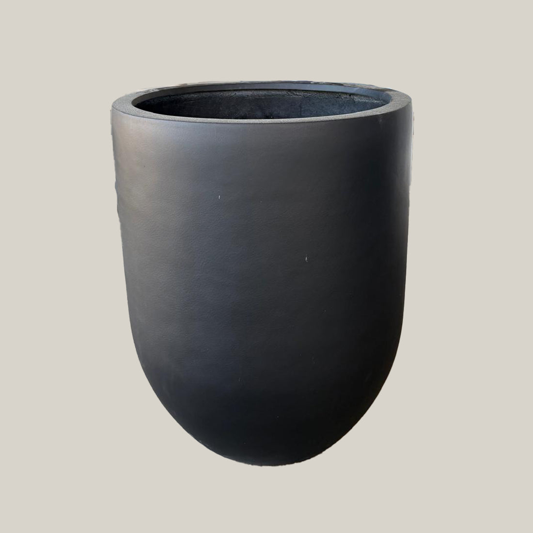 6P01T03 - Black Rounded Fiberglass Planter