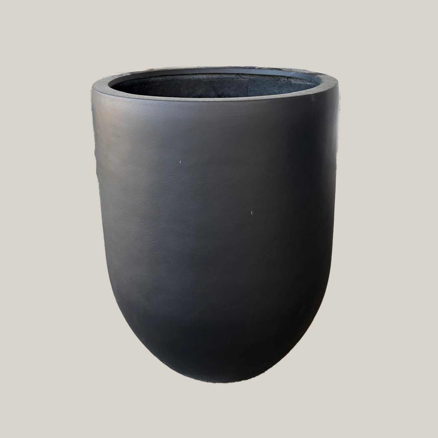 6P01T03 - Black Rounded Fiberglass Planter