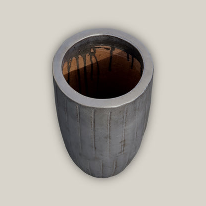 8423N14 - Matte Black Vertical Lines Round Ceramic Planter