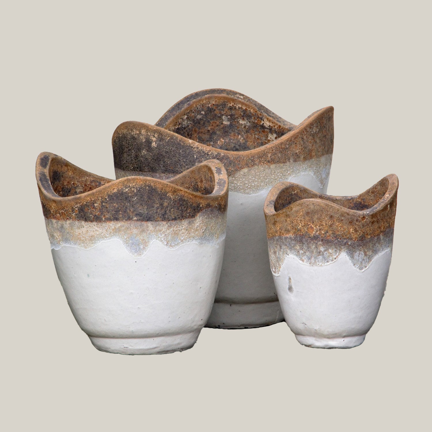 Angkor/White Wavy Rim Ceramic Planter