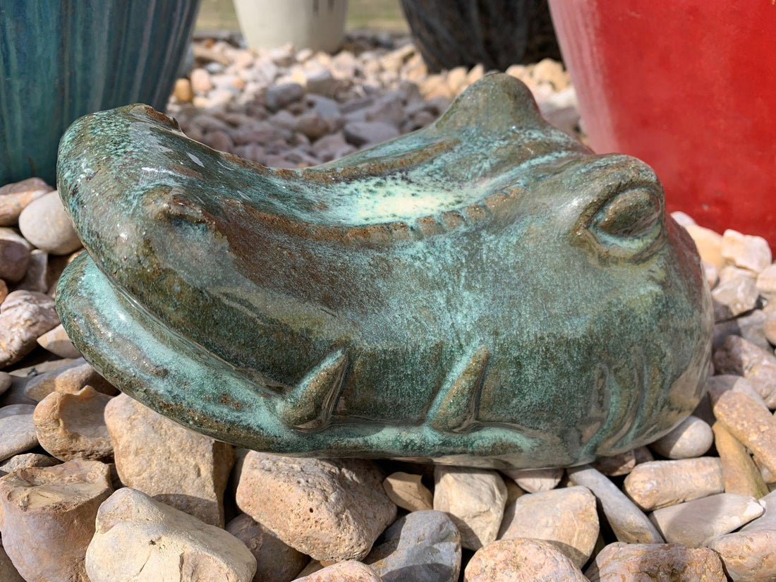 Ceramic head of alligator accent