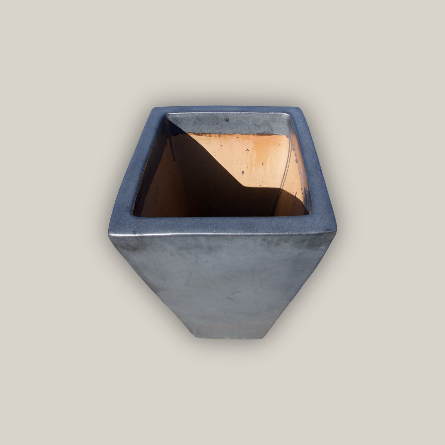 6018H33 - Matte Black Square Wedge Planter - Lion