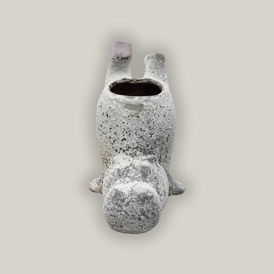 607R9 - Atlantis White Faceplant Hippo Planter