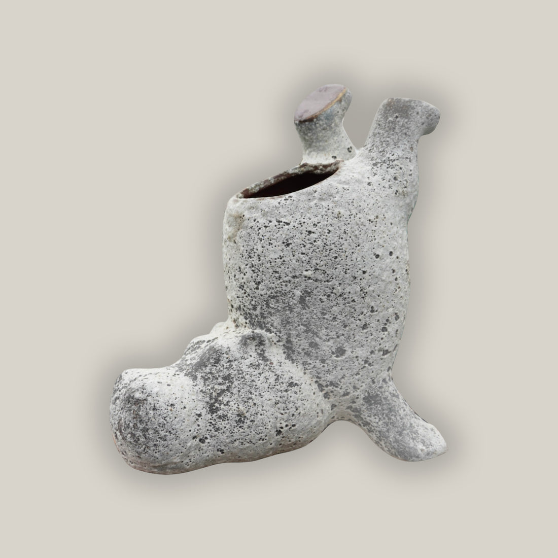 607R9 - Atlantis White Faceplant Hippo Planter