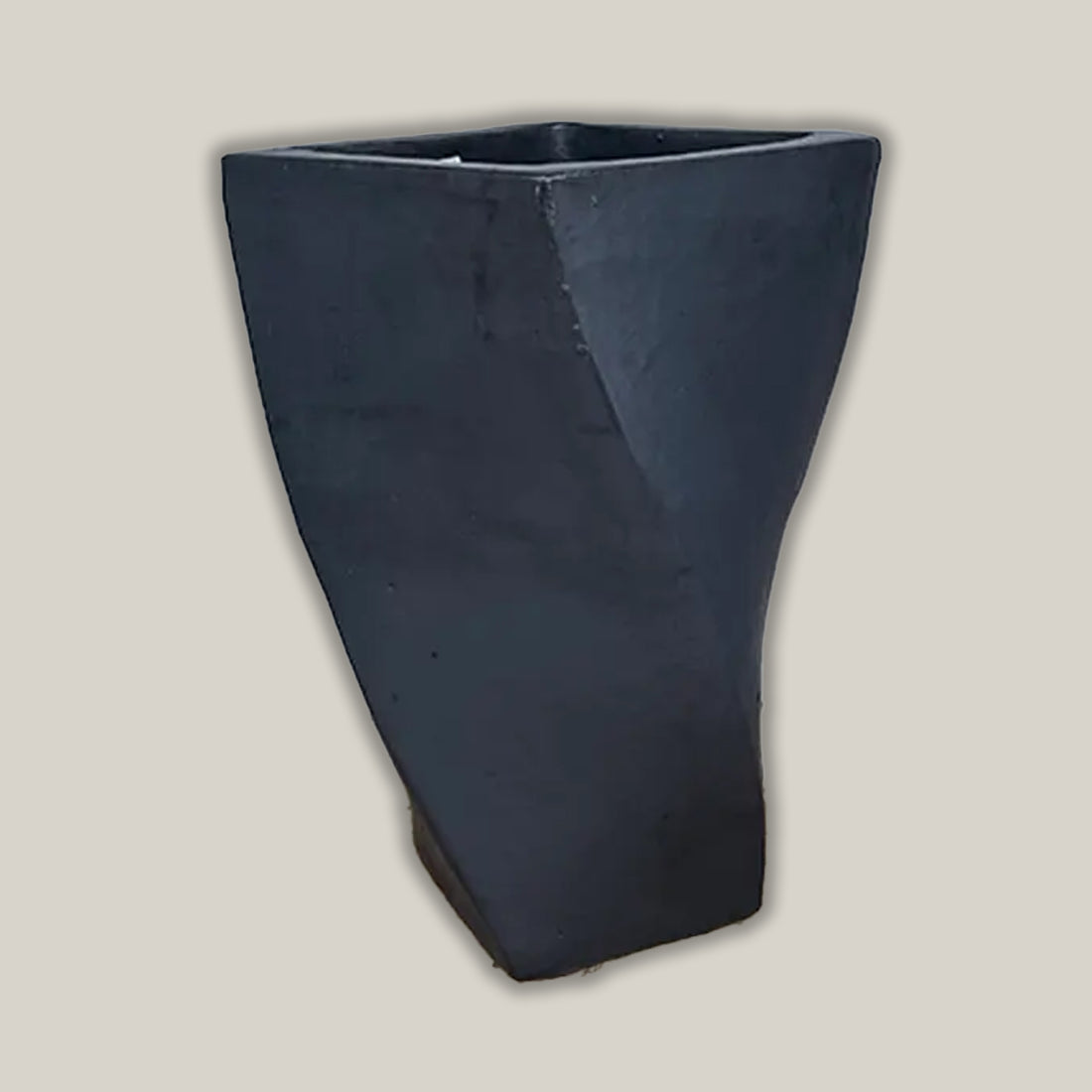 8086N14 - Matte Black Twisted Ceramic Pot